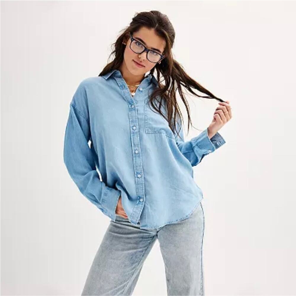 SO PERFECT SHIRT Relaxed Fit Light Wash Button Down Size Small
